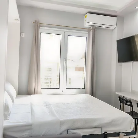 Pretty Petitie Fully Equipped Center Apartment *