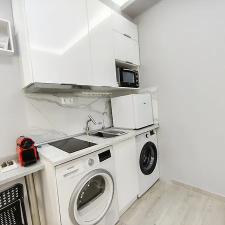 Pretty Petitie Fully Equipped Center *