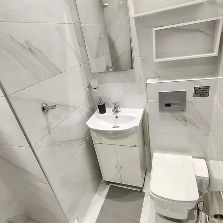 Pretty Petitie Fully Equipped Center Thessalonique