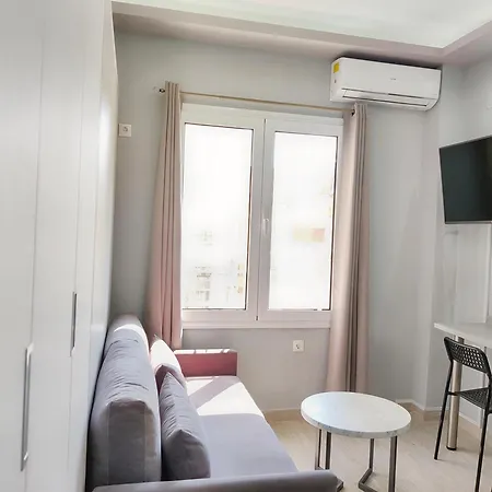 Pretty Petitie Fully Equipped Center Apartment