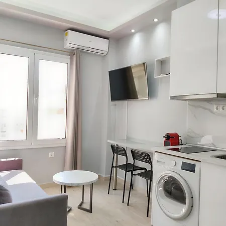 Pretty Petitie Fully Equipped Center Thessalonique