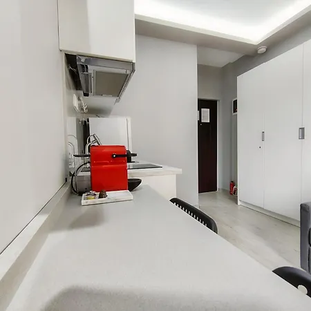 Pretty Petitie Fully Equipped Center Θεσσαλονίκη