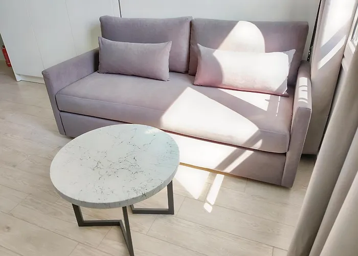 Pretty Petitie Fully Equipped Center